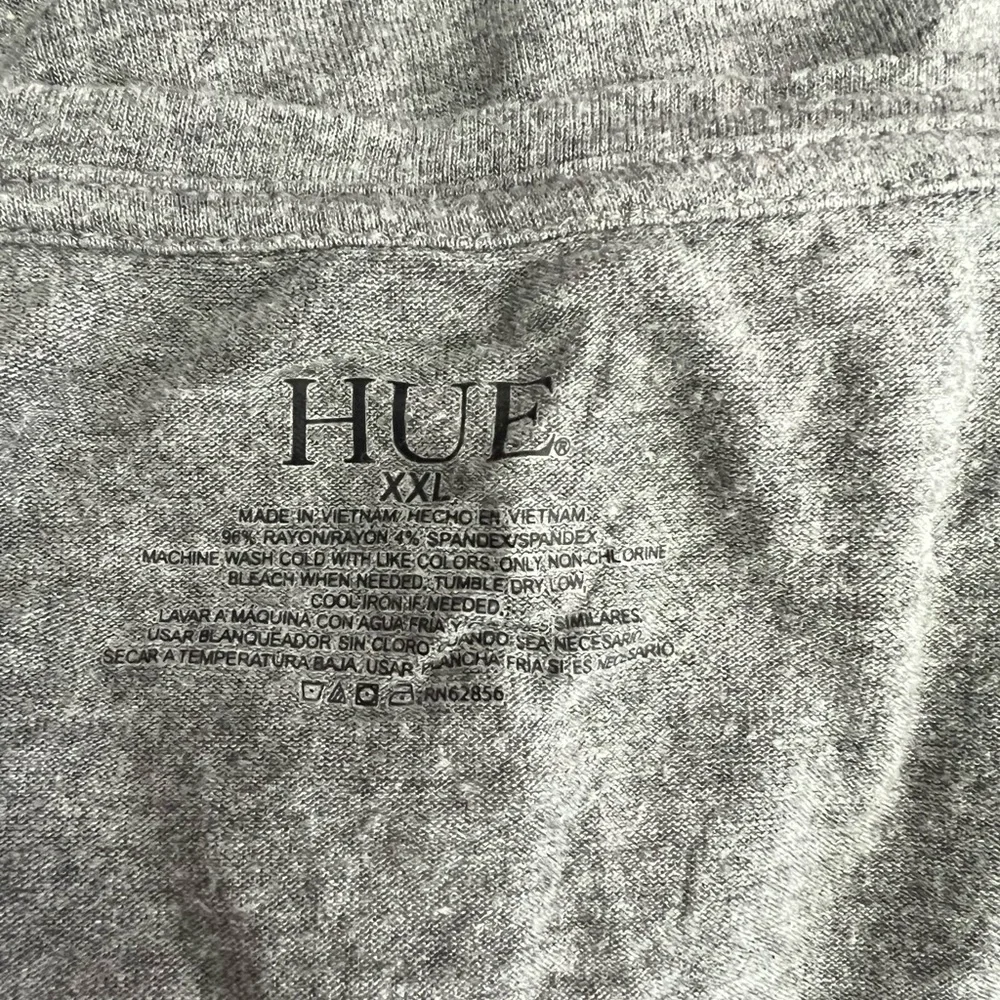 ๐๏ธ2 for $6.00๐๏ธ Grey V neck Tee - Picture 7 of 7